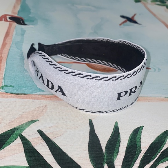 Stylish White Headband 💞 - Picture 2 of 7